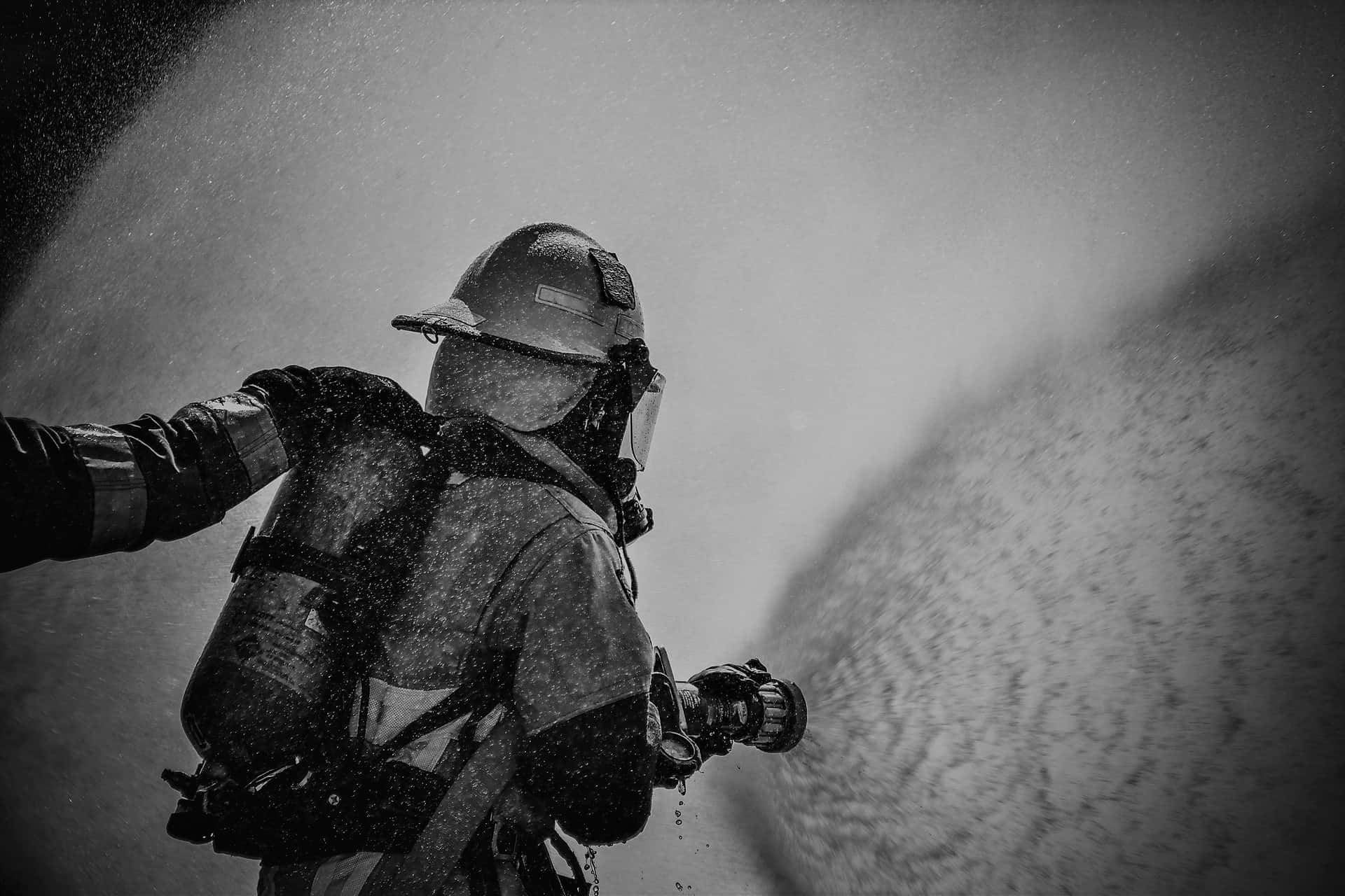 Bombero con Manguera